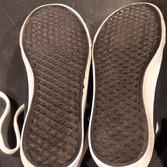 High Top Sneakers by FOREVER 21. SIZE 7 - Picture 7 of 8